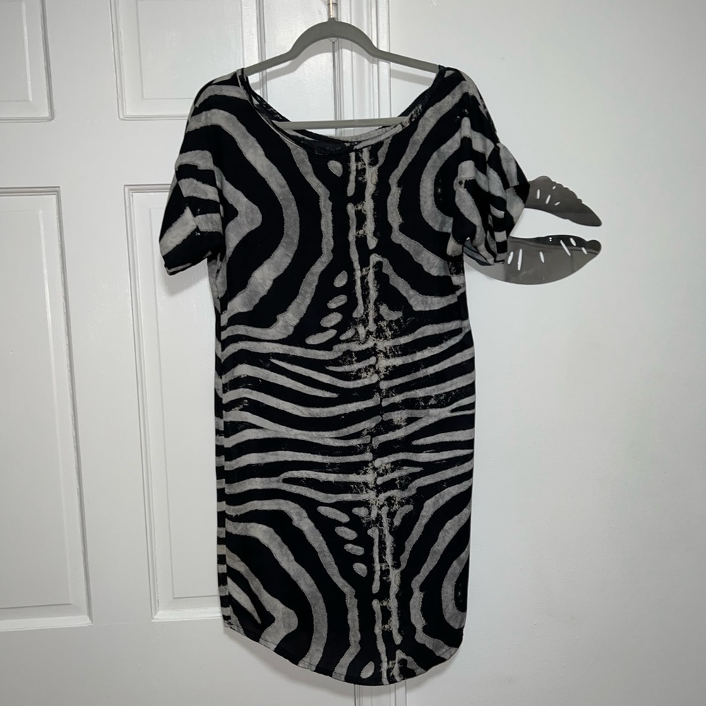Black and White Women’s Abstract Tunic Dress Size 0